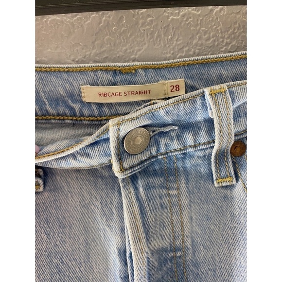 Levi’s Ribcage Straight Light Wash High Waisted Tango Fade Jeans - Picture 8 of 16